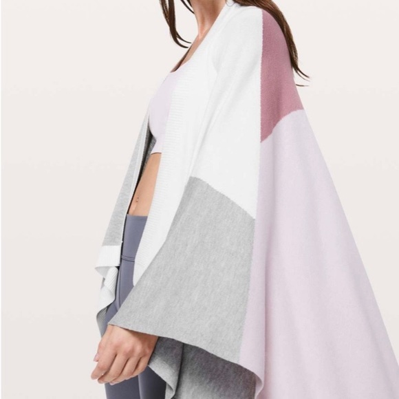 Lululemon Hatha Wrap - Picture 5 of 16